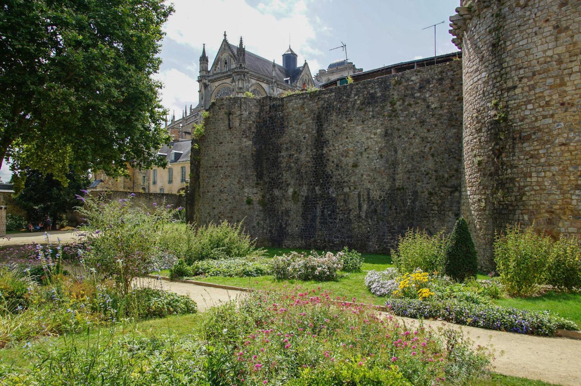 Maison Avec Vue Sur La Cathedrale เลอม็องส์ ภายนอก รูปภาพ